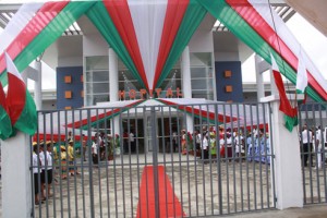 La nuit de l’inauguration de l’hôpital « manara-penitra » d’Antananarivo, des victimes d’un accident survenu à proximité, y ont trouvé... portes closes ! 