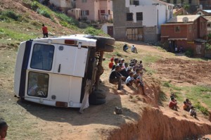 N’est-il pas temps d’admettre que ce type de voiture n’est jamais destiné pour le transport en commun ? (photo Nary R.)  