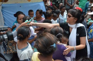 La ministre Olga Ramaroson lors de son passage hier à Antanimora. (Photo Yvon Ram)