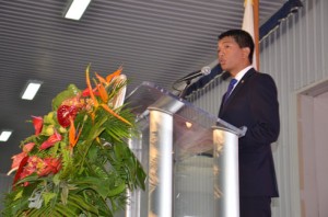 Andry Rajoelina a été visiblement ému, lors de la passation du pouvoir, hier, à Iavoloha. (Photo Kelly) 