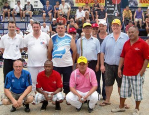 Les participants aux Masters de Pattaya 2013 avec au premier plan Hery Radoko. On voit également Honorus, debout à l’ extrême droite.