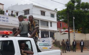 En attendant son investiture, le Président nouvellement élu travaille en son domicile à Tsarafaritra Tsimbazaza qui est fortement gardé par des éléments armés. 