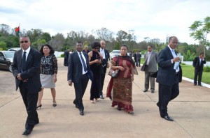 Une partie des Ambassadeurs et Chargés d’Affaires malgaches présents à Iavoloha. On reconnaît entre autres Horace Constant (au premier plan à gauche) ; Resaka Véronique (juste derrière) ; Annick Rajaona (au centre) ; Via Richard (à l’extrême droite).