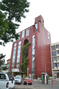 L’Hôtel Colbert est presque mitoyen du Palais d’Ambohitsorohitra.