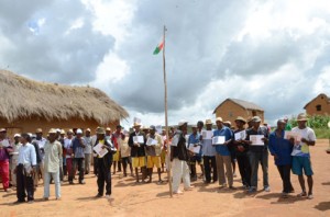 La population dans le fokontany de Tsaramivondrona est prête à sécuriser ses parcelles de terrain pour éviter tout conflit foncier. (Photo : Yvon Ram)