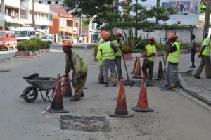 Des travaux de réfection sont en cours depuis quelques semaines sur la route circulaire. (Photo Nary Ravonjy)