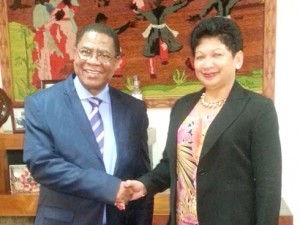 Rencontre du SG du COMESA Sindiso Ngwenya  avec le ministre du Commerce Olga Ramalason.