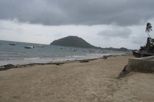 Basse saison, mauvais temps, insécurité : autant de raisons qui expliquent cette absence des touristes  sur la fameuse plage d’Ambatoloaka.