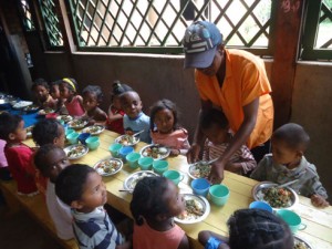 Les fournitures scolaires pendant l'année seront prises en charge par Parabole Madagascar.