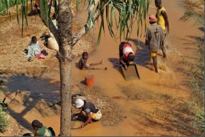 Un phénomène d’exode de la population est observé après la découverte d’une mine d’or. (Photo d’archives)