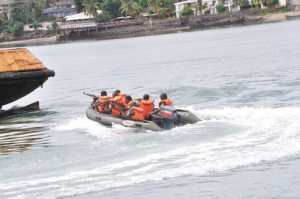 La destruction sous-marine parmi les exercices militaires.