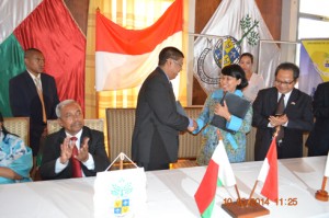 La signature de convention entre les 2 universités, hier à Ankatso. (Photo Nary)