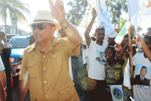 Dr Jean Louis Robinson lors de sa campagne électorale. (Photo d’archives)