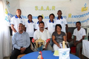 Les athlètes avec les dirigeants de la section de Tana-Ville, hier, au Collège La Pie à Manarintsoa.