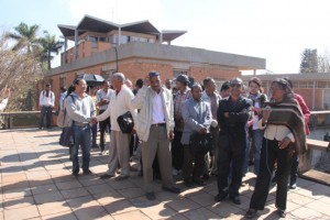 Des membres du  SECES section Antananarivo sur l’esplanade d’Ankatso, hier matin. (Photo Yvon RAM)