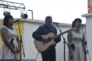 Fanja, Kolibera et Rojo, un des trios de cet après-midi. (Photo Nary Ravonjy)