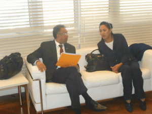 Le couple présidentiel dans le salon d’honneur de l’Aéroport Roissy Charles De Gaulle en mars dernier.