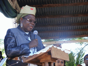 Agathe Lawson, représentante résidente de l’UNFPA a profité de la cérémonie de lancement de la campagne à Manakara pour sensibiliser à éduquer leurs enfants, afin d’éviter entre autres, la grossesse précoce.