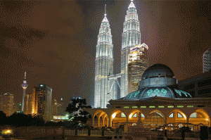 Du haut de leurs 450 mètres de hauteur, les tours Petronas figurent parmi les sites qui font le charme  de Kuala Lumpur.