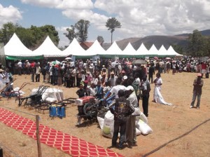 Des agriculteurs représentant 11 régions ont assisté au lancement officiel de la saison agricole 2014-2015 et ont reçu des semences, engrais et petits matériels agricoles.