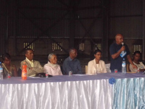 « Le président Hary Andrianarivo présentant son programme d’activités sociales 2015». (Photo Anastase)