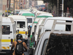 Les taxi-be sont sources de bien des tracas pour les usagers, notamment, le soir.