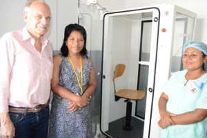 La remise des dons hier à l’hôpital des enfants. (Photo Nary)