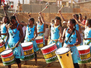 Les jeunes percussionistes de Bloco Malagasy ont acquis une véritable assurance.