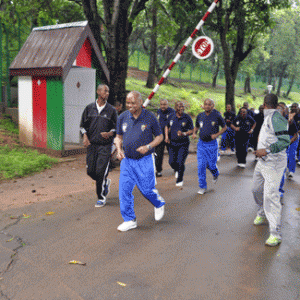 Le général Jean Ravelonarivo a conduit le cross matinal des officiers de la Primature.