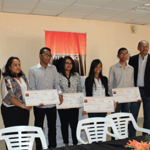 Les 4 champions malgaches du Hackathon panafricain 2015 ont reçu la récompense de la BFV Société Générale. 