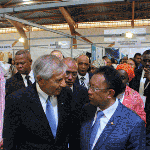 Le PDG du groupe SOCOTA Salim Ismail, en pleine conversation avec le Président Hery Rajaonarimampianina.