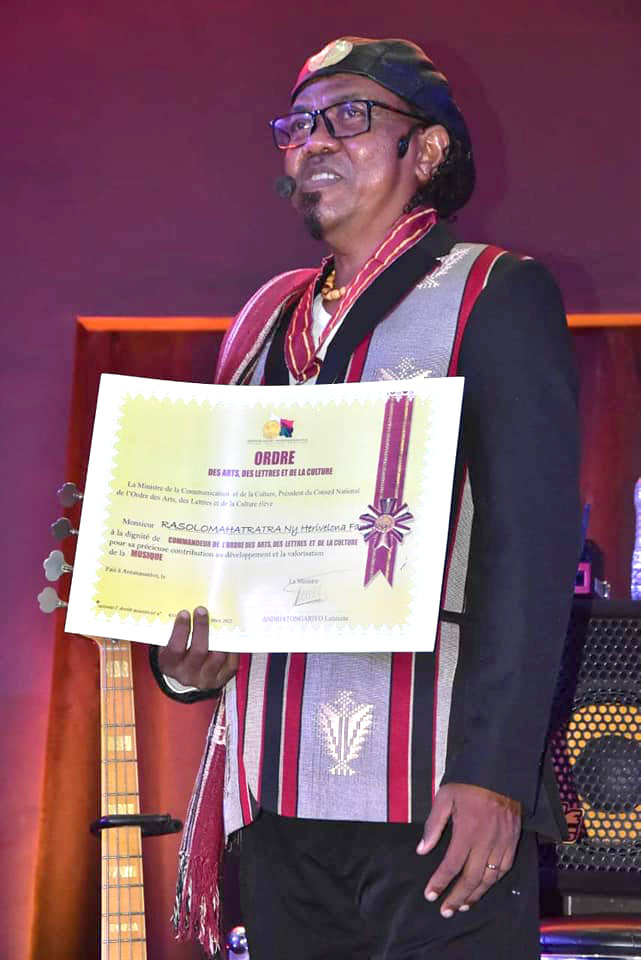 FANAIKY : Promu Commandeur de l’Ordre des Arts, des Lettres et de la Culture