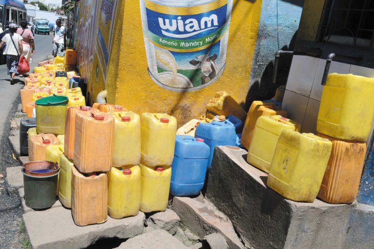 Coupures d’eau à prévoir : Les bonbonnes et les bidons de réserve reprennent du service