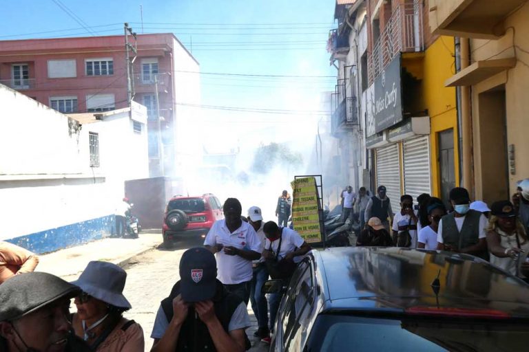 Manifestation du Collectif des candidats : <strong>Trois arrestations, Marc Ravalomanana parmi les blessés</strong>