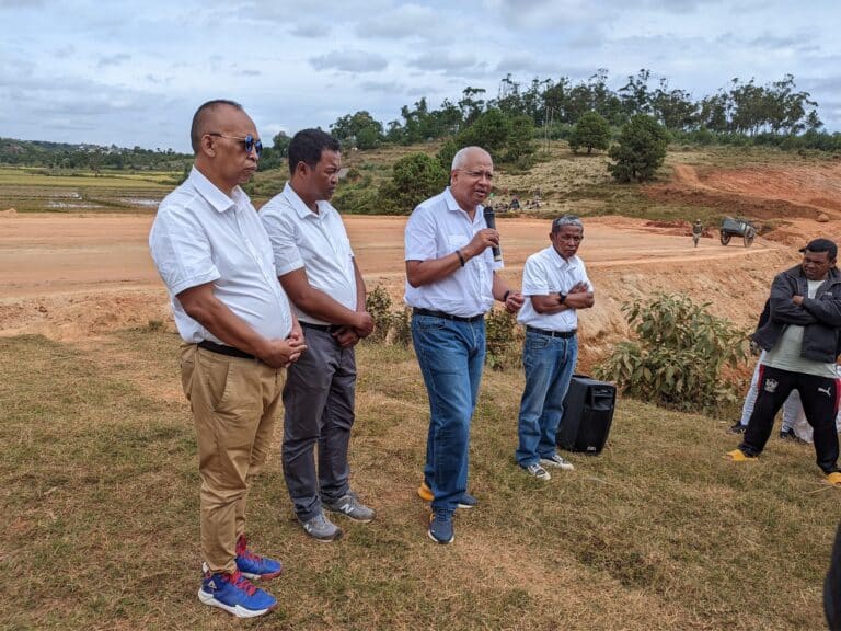 Autoroute Antananarivo-Toamasina : Hajo Andrianainarivelo défend les droits des propriétaires des terrains à Talata Volonondry