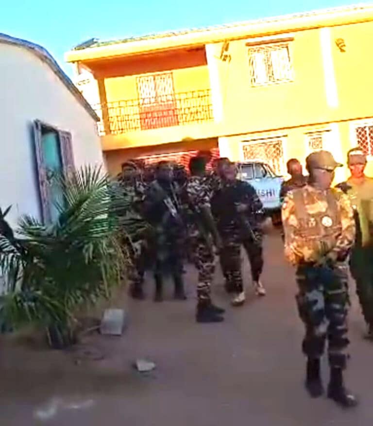 Tsihombe : Nosamborina tao an-tranony ny depiote