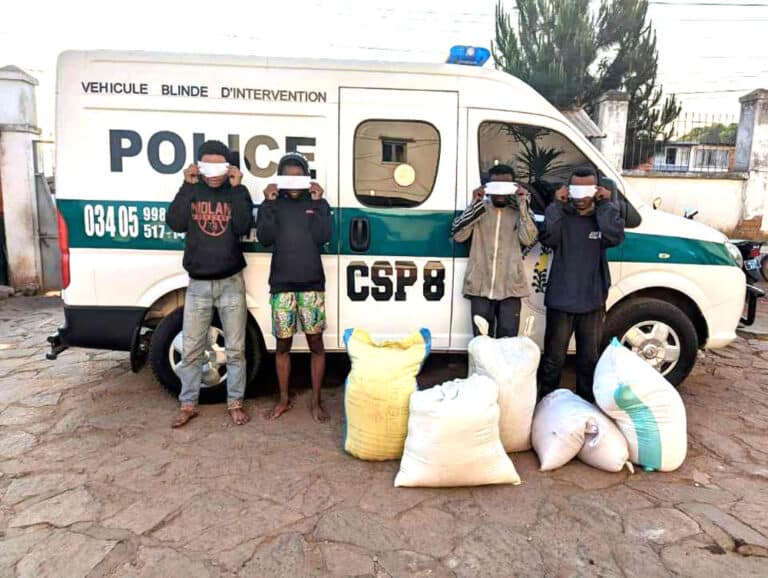 Ankadindramamy : Grossiste nisy namaky, nanjavona ny roa tapitrisa ariary sy entana maromaro