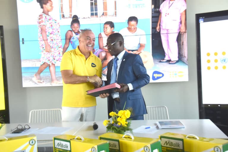 Énergie renouvelable : 300 kits solaires pour des CSB II