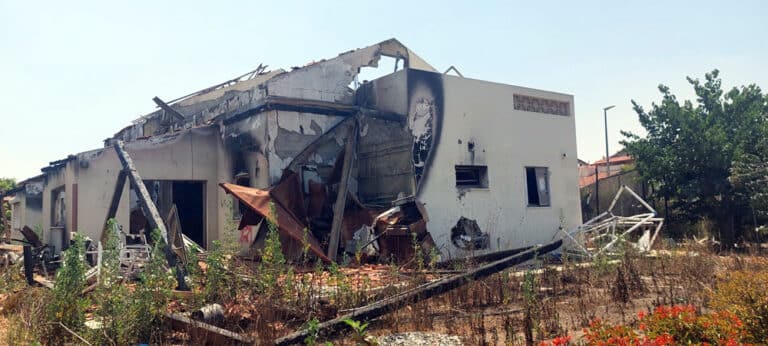 07 octobre 2023 : 18 mois après, Israël pleure ses morts et milite pour la libération des otages