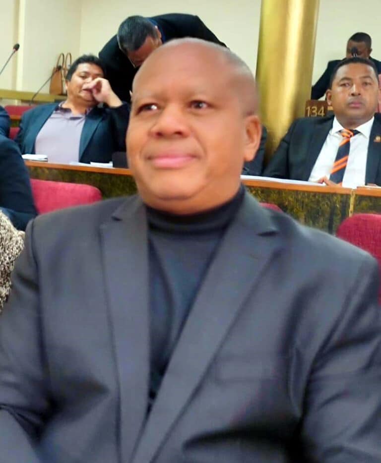 Roland Ratsiraka : Des fleurs pour les uns, des piques contre les autres