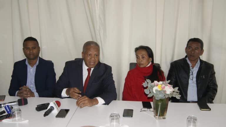 Roland Ratsiraka : « Le pouvoir prend des décisions antiéconomiques »