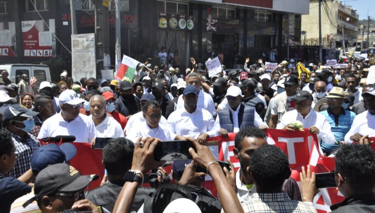 Modification de la Constitution : L’opposition menace de descendre dans les rues