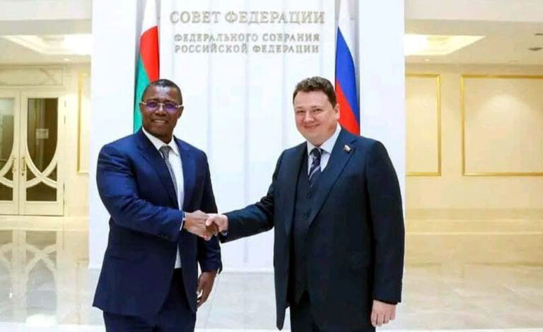 Siteny Randrianasoloniaiko : « Mon patrimoine n’a pas changé »