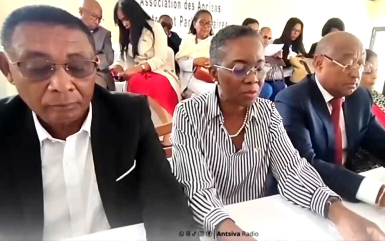 Association des Anciens Ministres et Parlementaires : Pour la mise en place d’une « Charte de la Refondation »