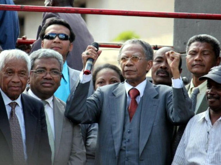 Gloire et décadence des partis au pouvoir : De la toute-puissance fondatrice à l’épreuve du temps politique