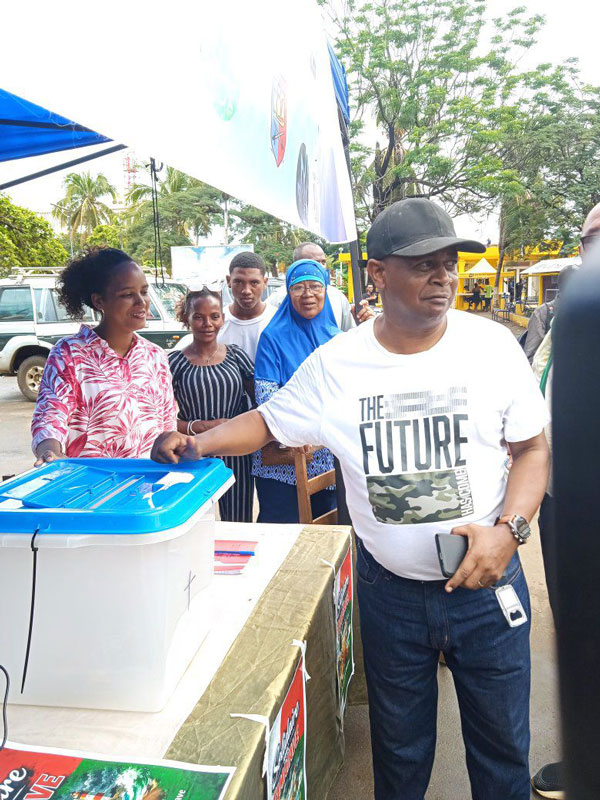 Antsiranana : Debout pour Toamasina