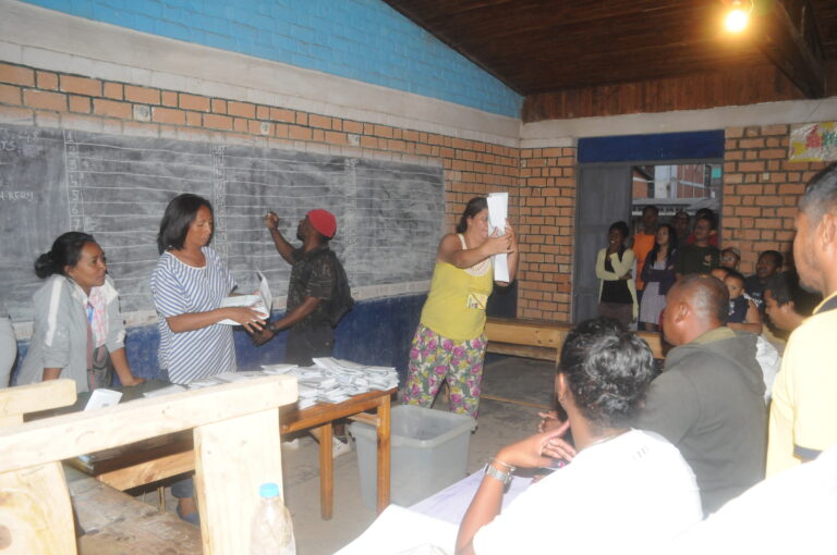 Feuille de route de la Refondation : Elections présidentielles au dernier trimestre 2027